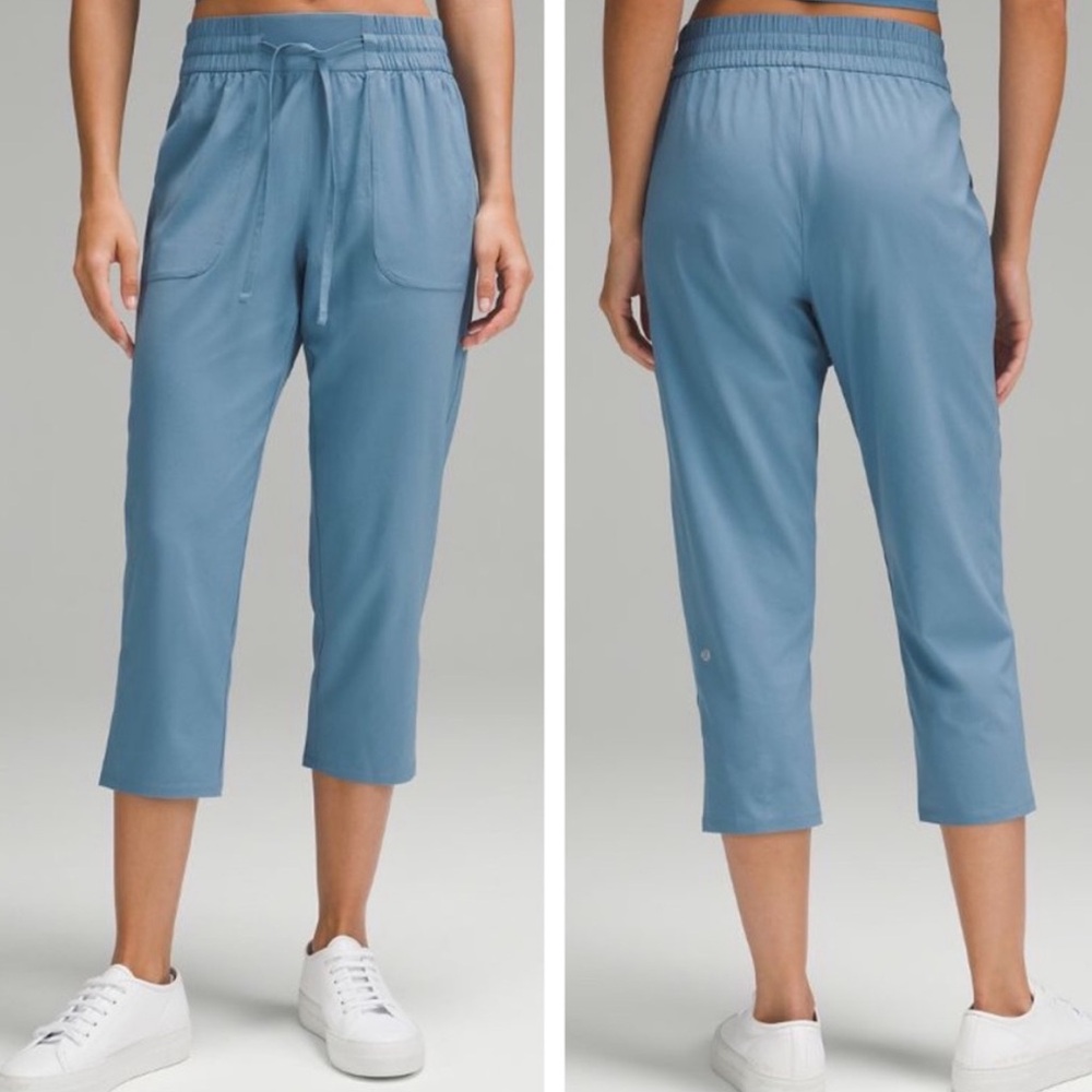 Lululemon Pull-On Mid-Rise Tapered Leg Cropped Pant 23”